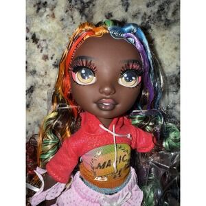 NEW Rainbow High Shimmers Creative Crystals IRIS BOW Doll - Magic Tee 11"